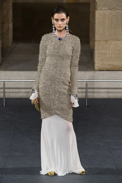 Look 12